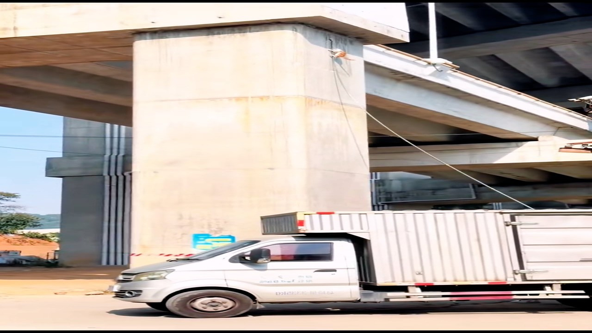Full story: T1306026_Rescue stray cat trapped at bridge pier of highway